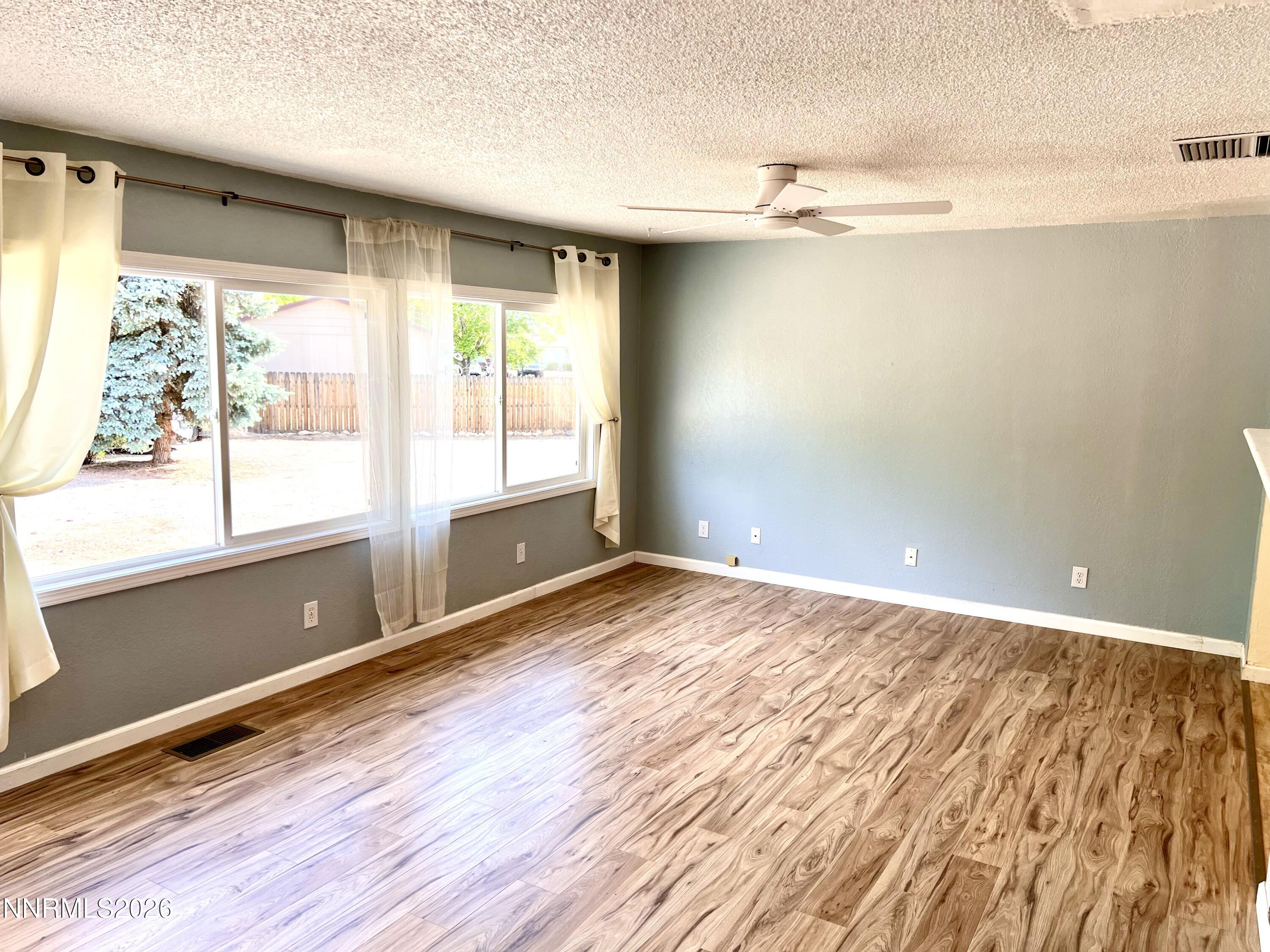 3480 Becard Lane Reno, NV 89508 - Photo 4 of 31 IMG_2487