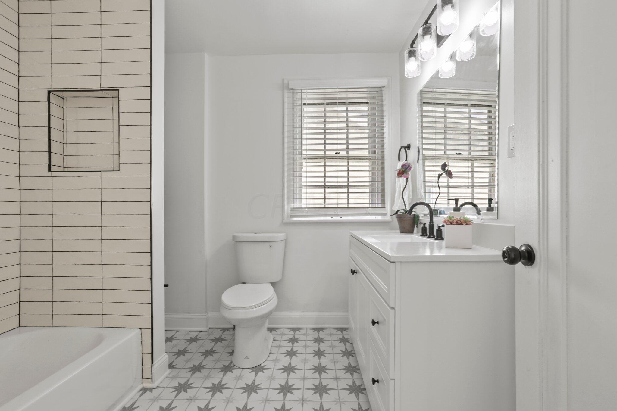 207 Chatham Road Columbus, OH 43214 - Photo 22 of 45 Updated Bathroom