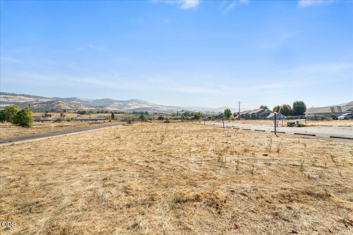 220 Suncrest Road Talent, OR 97540 - Photo 13 of 17 Gallery Image 13
