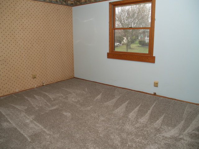 457 Rockhurst Road Bolingbrook, IL 60440 - Photo 12 of 24 an empty room with a window