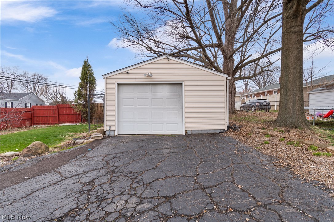 843 Reed Avenue Akron, OH 44306 - Photo 19 of 25 352 square foot garage