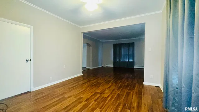 $89,900 | 1206 South Main Street, Benton, IL 62812