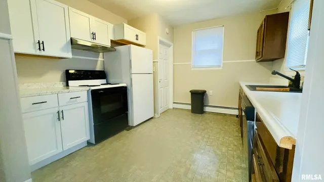 $89,900 | 1206 South Main Street, Benton, IL 62812