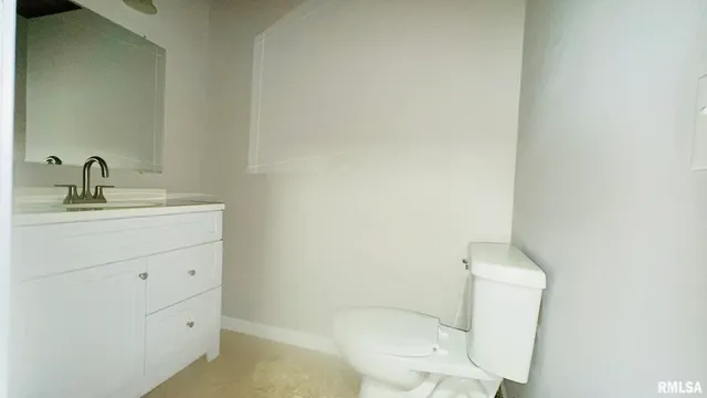 $89,900 | 1206 South Main Street, Benton, IL 62812