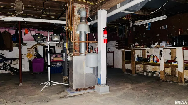 $89,900 | 1206 South Main Street, Benton, IL 62812