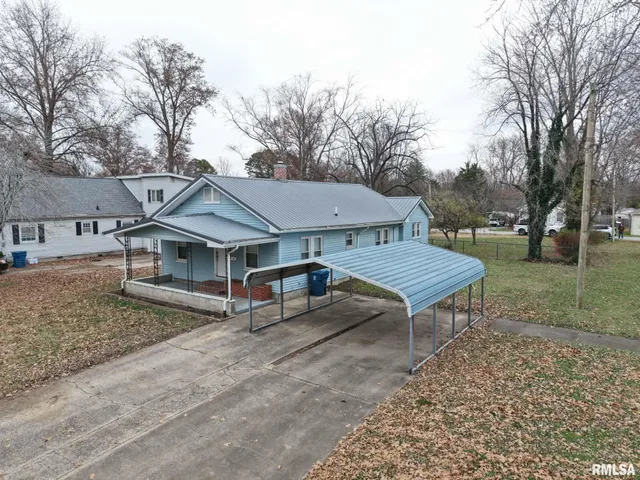 $89,900 | 1206 South Main Street, Benton, IL 62812
