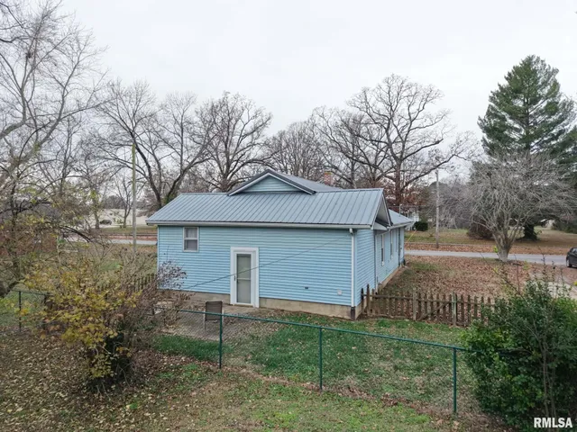 $89,900 | 1206 South Main Street, Benton, IL 62812