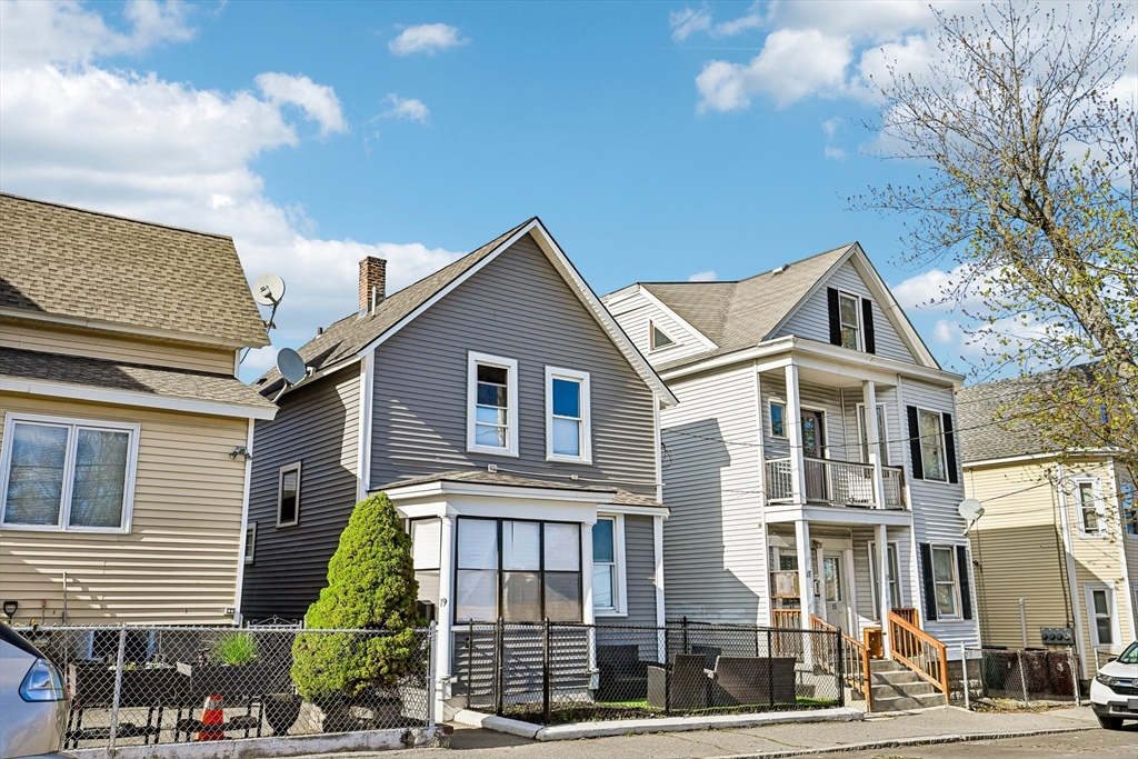 19 Sheldon Street Lowell, MA 01851 - Photo 3 of 42