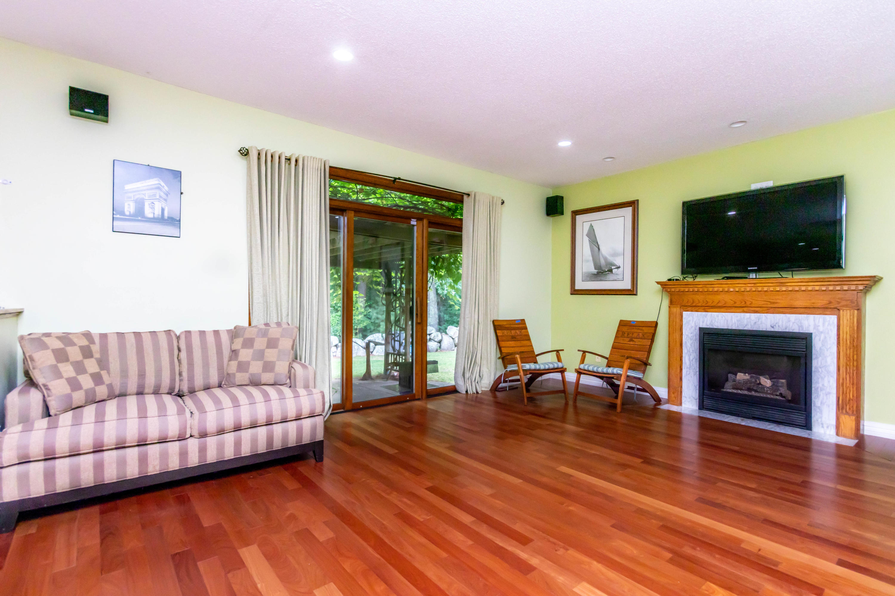131 Bullivant Farm Road Marion, MA 02738 - Photo 12 of 36 Living room with access to back patio