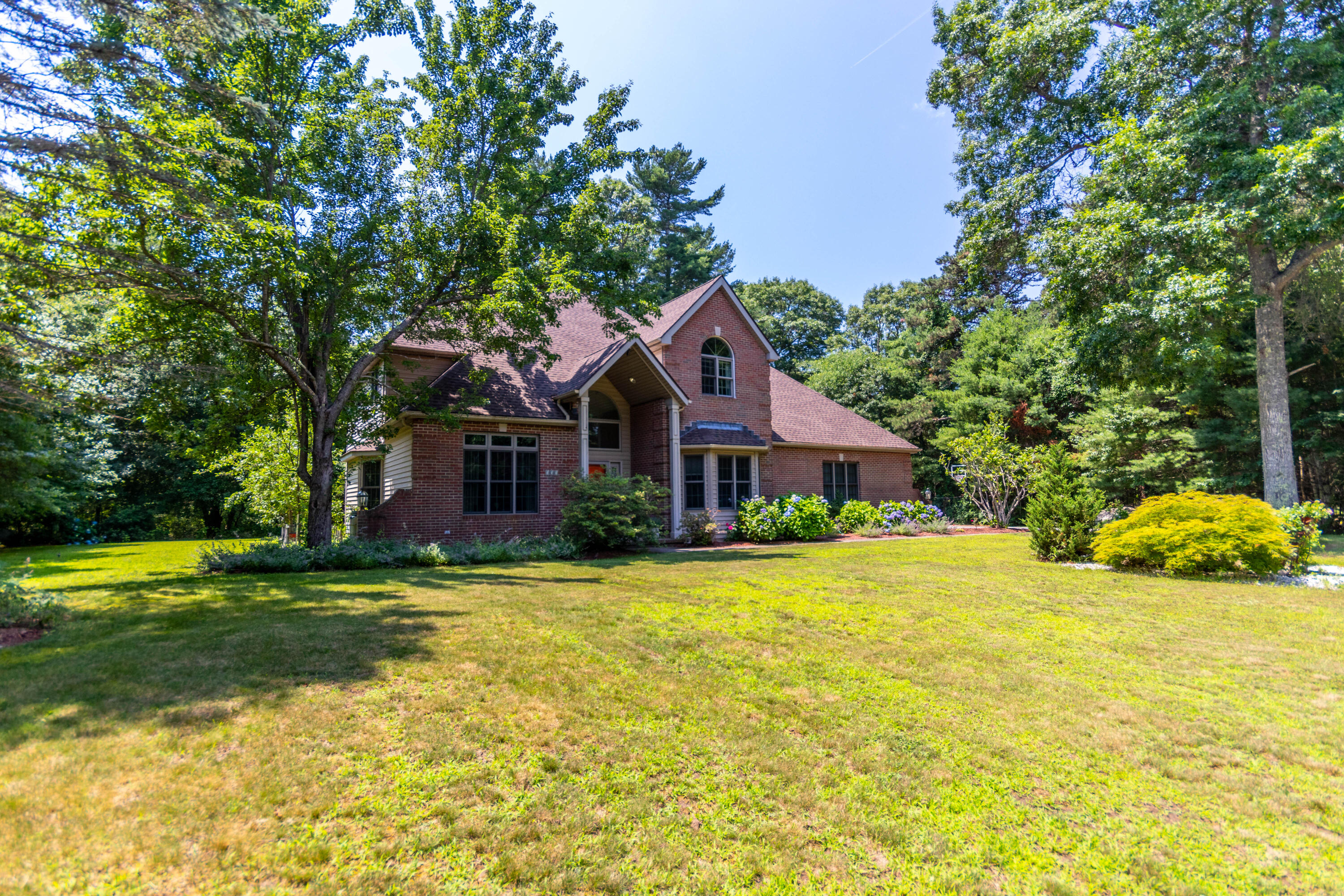 131 Bullivant Farm Road Marion, MA 02738 - Photo 29 of 36 Front angle with spacious yard