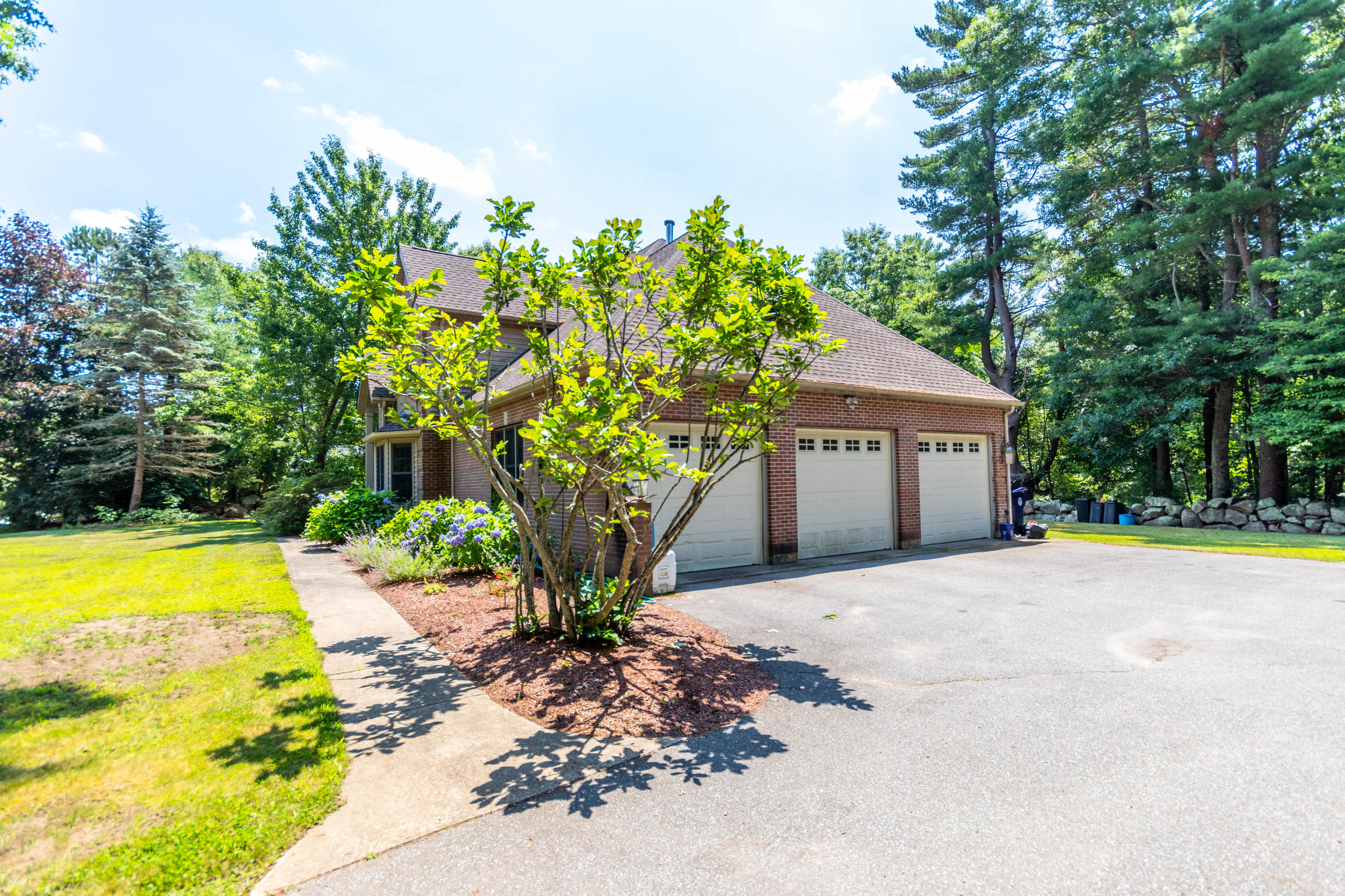 131 Bullivant Farm Road Marion, MA 02738 - Photo 32 of 36 Garage angle