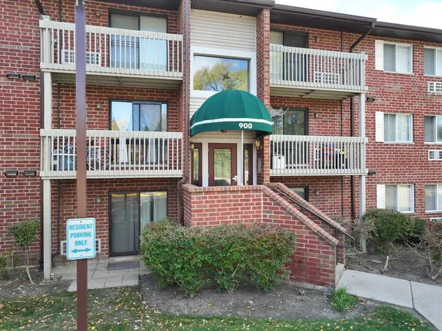 $1,850 | 900 North Lakeside Drive, Unit 1A, Vernon Hills, IL 60061