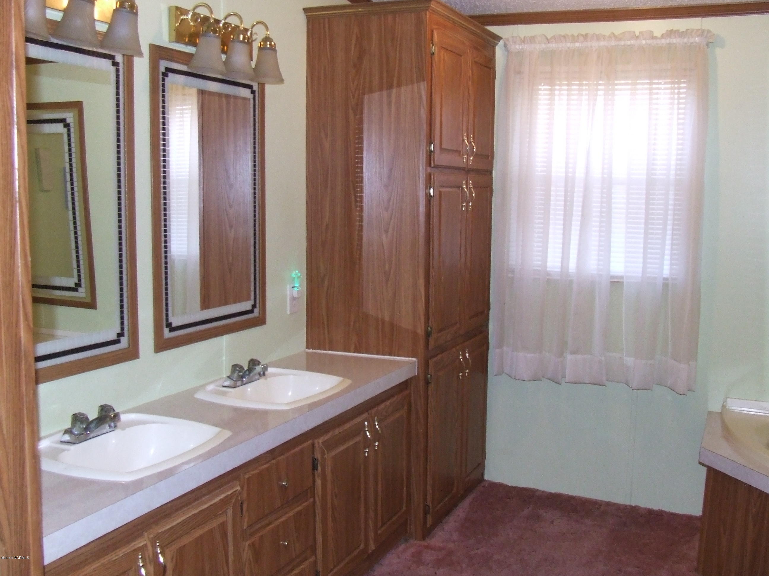 4714 Port Loop Road Southeast Southport, NC 28461 - Photo 30 of 39 MASTER BATH