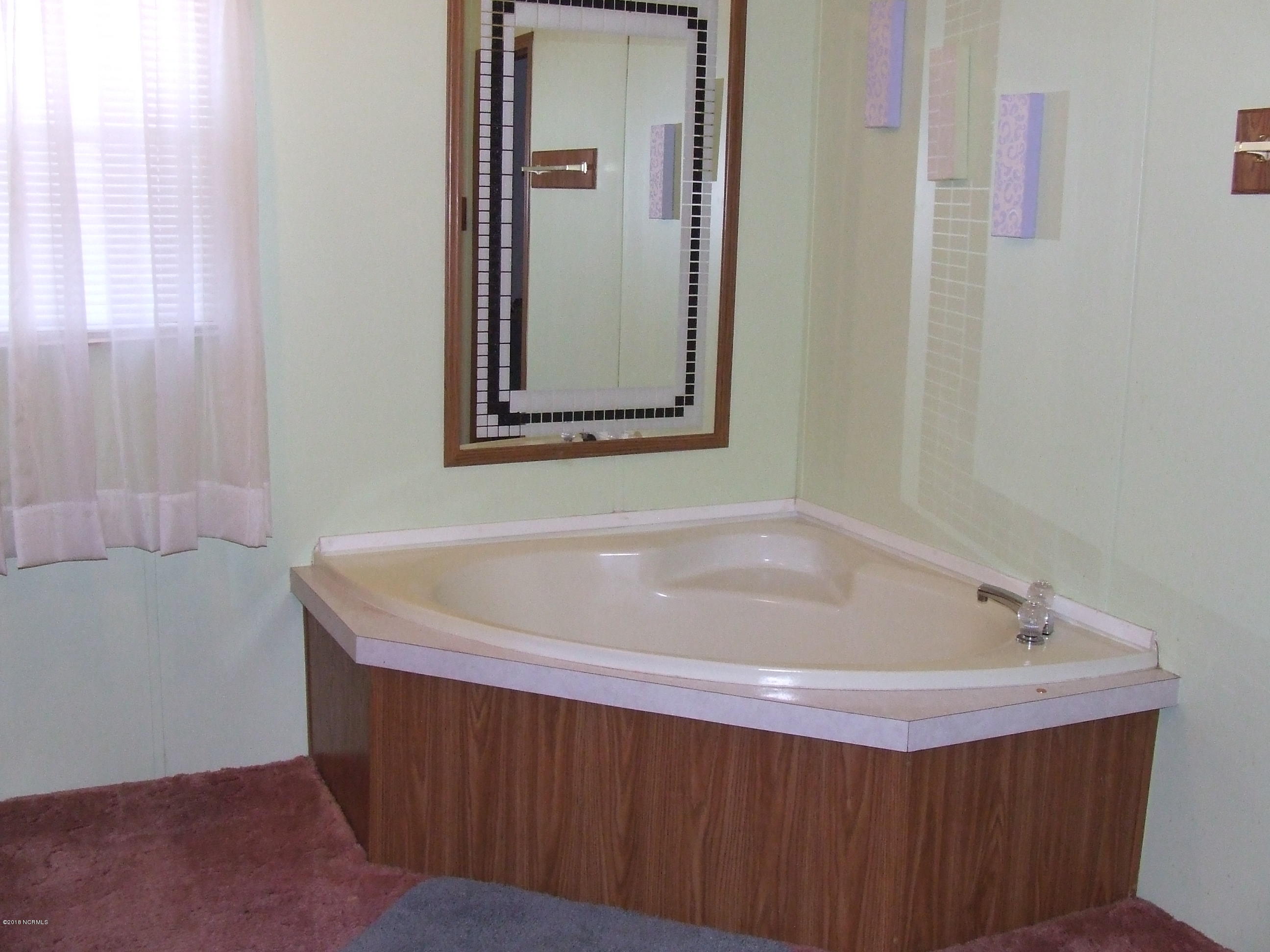 4714 Port Loop Road Southeast Southport, NC 28461 - Photo 31 of 39 MASTER BATH