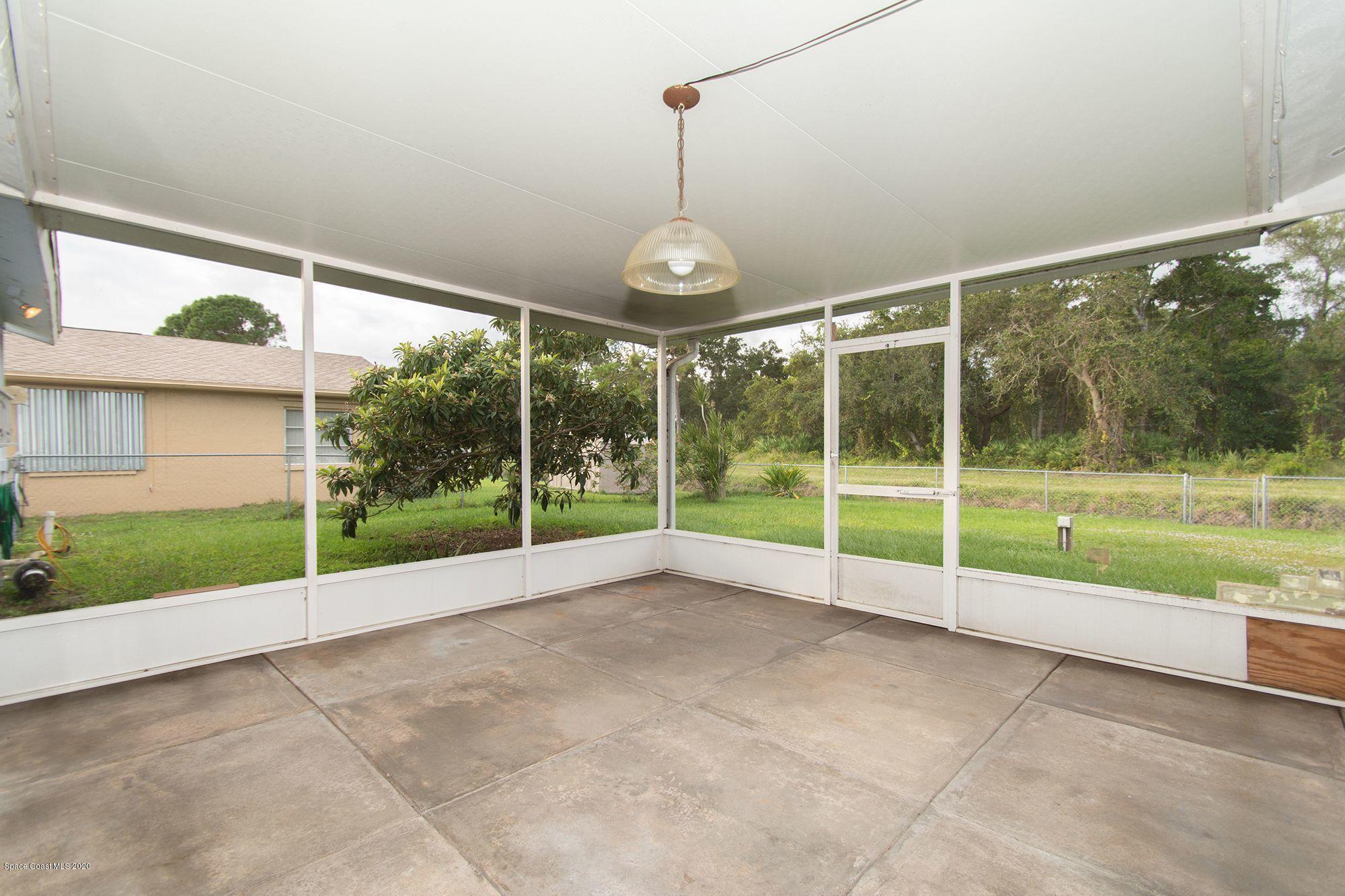 2872 Pembroke Road Melbourne, FL 32935 - Photo 18 of 32 a view of a garden with balcony