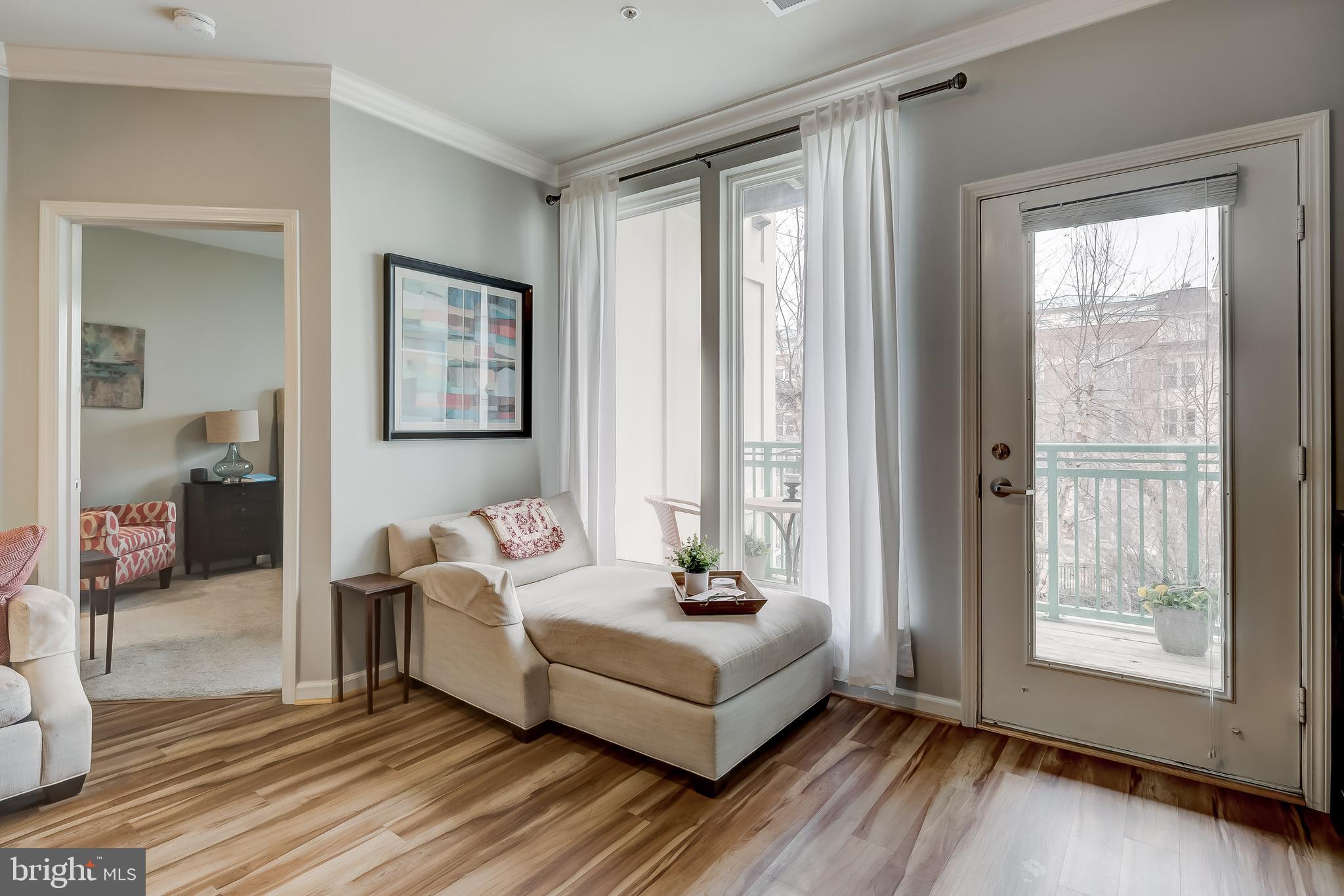 12000 Market Street, Unit 337 Reston, VA 20190 - Photo 23 of 74 Living Room