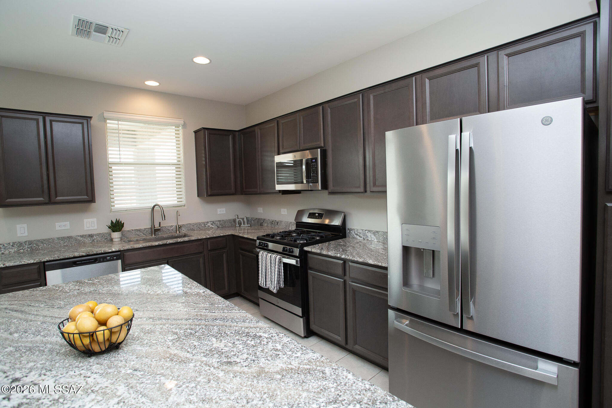 12071 East Ryscott Circle Vail, AZ 85641 - Photo 10 of 37 Kitchen