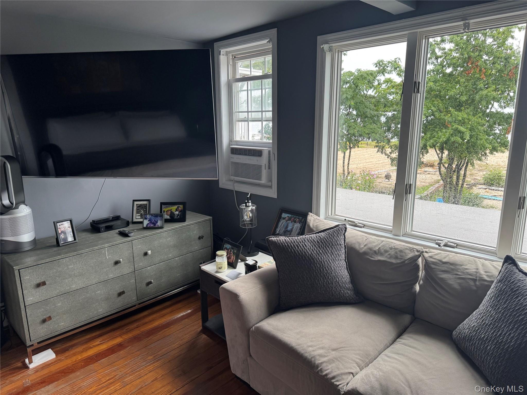 18 Shore Road Glen Cove, NY 11579 - Photo 11 of 19 Gallery Image 11