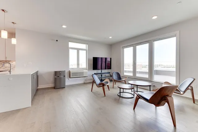 $999,999 | 2 Cliveden Street, Unit 601E, Quincy, MA 02169