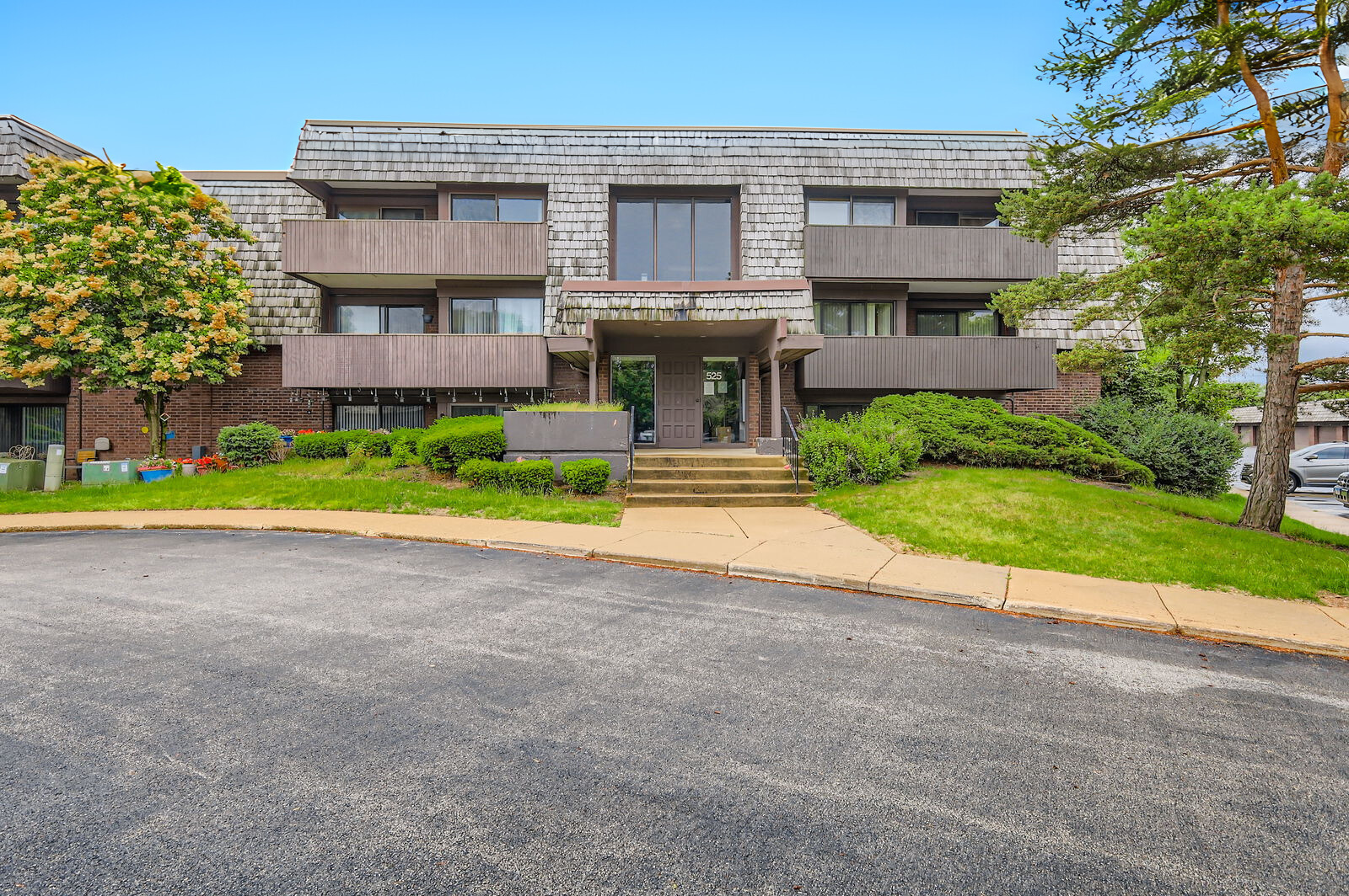 525 Timber Ridge Drive, Unit 208 Carol Stream, IL 60188 - Photo 1 of 20 Gallery Image 1
