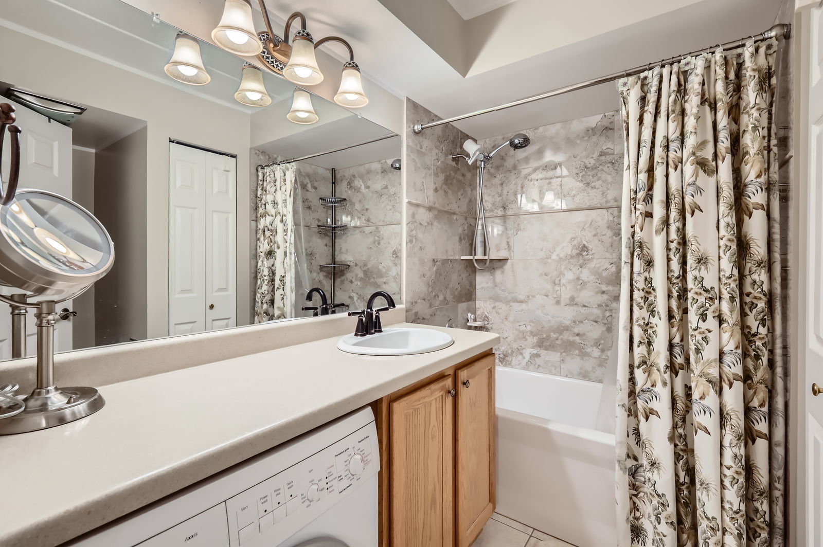 525 Timber Ridge Drive, Unit 208 Carol Stream, IL 60188 - Photo 13 of 20 Gallery Image 13