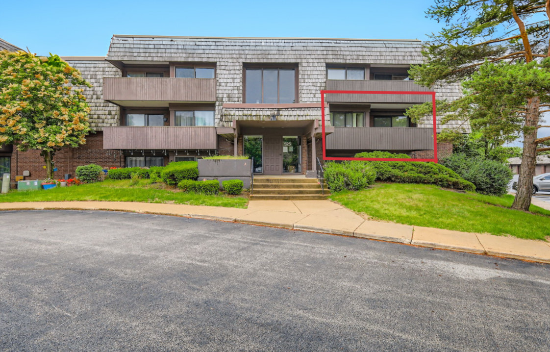 525 Timber Ridge Drive, Unit 208 Carol Stream, IL 60188 - Photo 2 of 20 Gallery Image 2