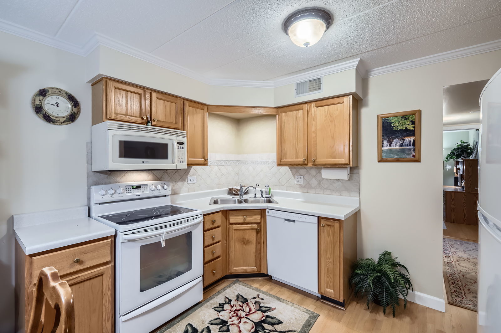 525 Timber Ridge Drive, Unit 208 Carol Stream, IL 60188 - Photo 9 of 20 Gallery Image 9