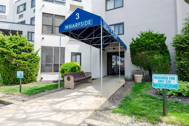 $399,000 | 725 Miller Avenue, Unit 111, Freeport, NY 11520