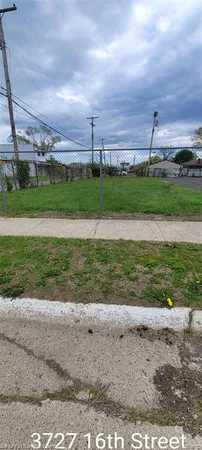$10,000 | 3727 16th Street, Ecorse, MI 48229