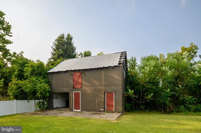 $899,900 | 8318 Elvaton Road, Millersville, MD 21108