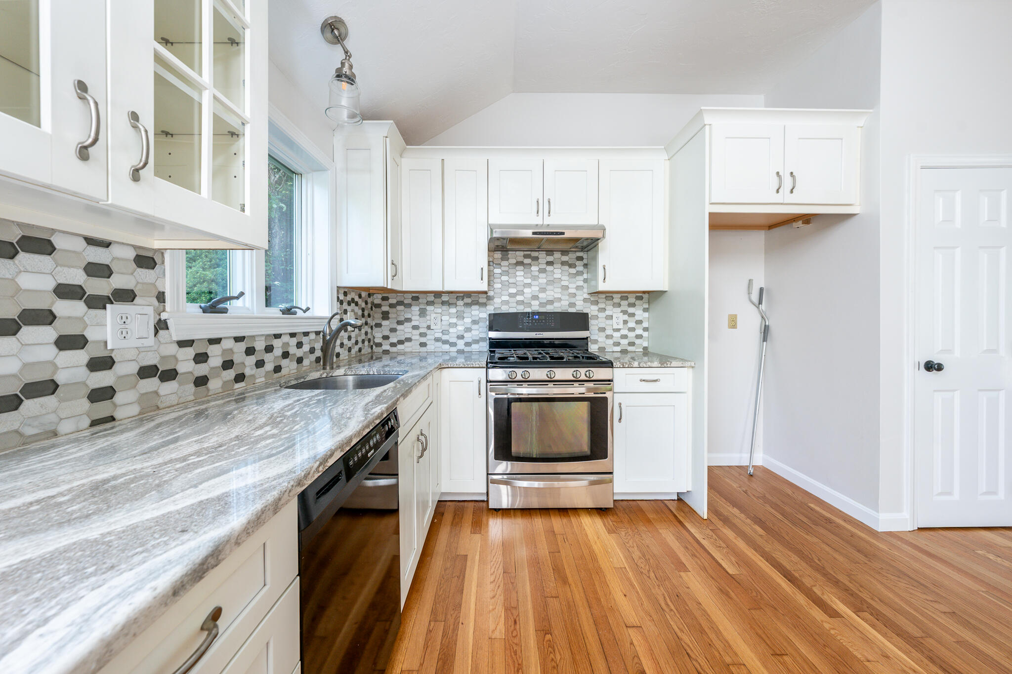 100 Farmersville Road Sandwich, MA 02563 - Photo 14 of 35 kitchen5