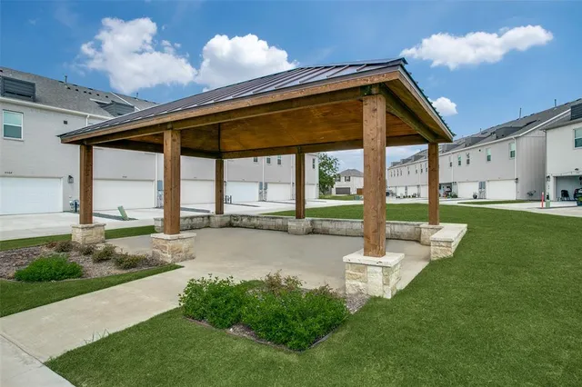 a view of a house with backyard and porch
