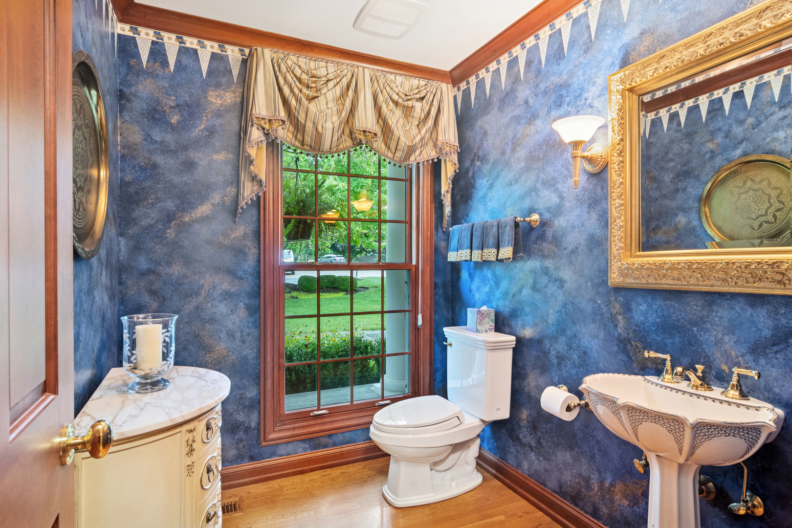 1987 Selkirk Court Inverness, IL 60010 - Photo 27 of 63 a bathroom with a toilet sink and mirror