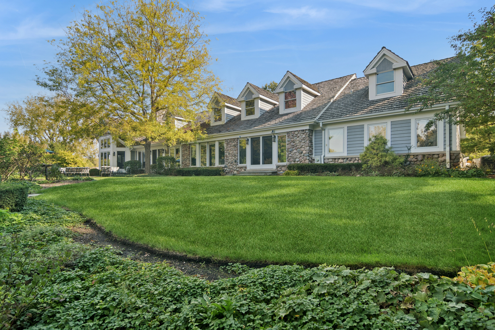 1987 Selkirk Court Inverness, IL 60010 - Photo 50 of 63 a front view of a house with a garden