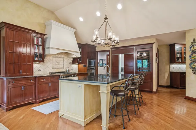 $1,559,000 | 1987 Selkirk Court, Inverness, IL 60010