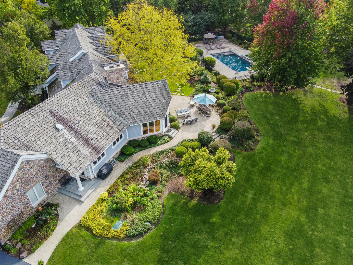1987 Selkirk Court Inverness, IL 60010 - Photo 56 of 63 an aerial view of a house with a garden and swimming pool