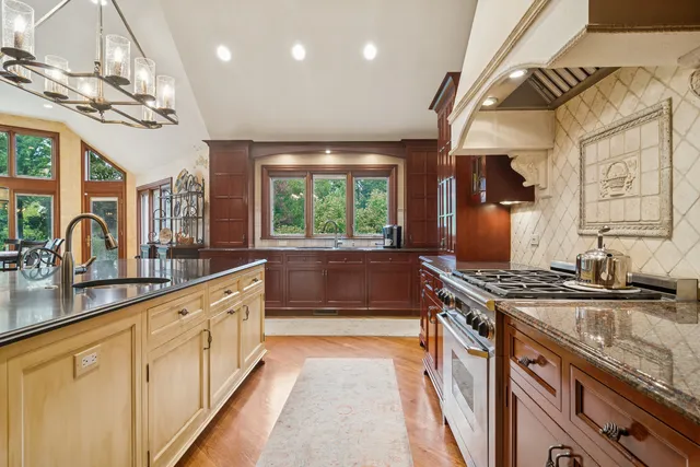 $1,559,000 | 1987 Selkirk Court, Inverness, IL 60010