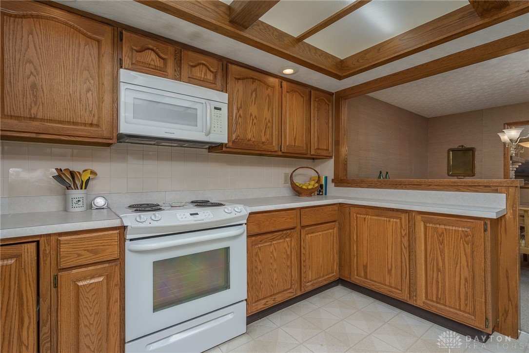 154 Strathmoor Crossing Kettering, OH 45429 - Photo 14 of 25