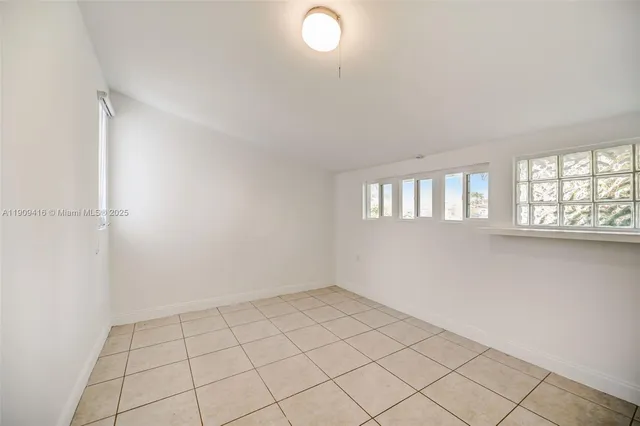 $4,750 | 20941 Northeast 25th Court, Miami, FL 33180