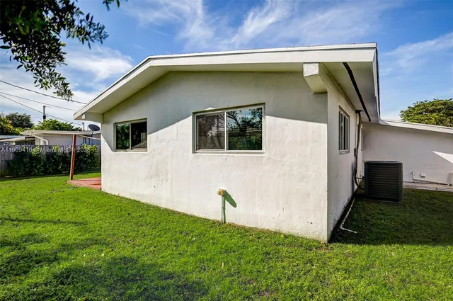 $4,750 | 20941 Northeast 25th Court, Miami, FL 33180