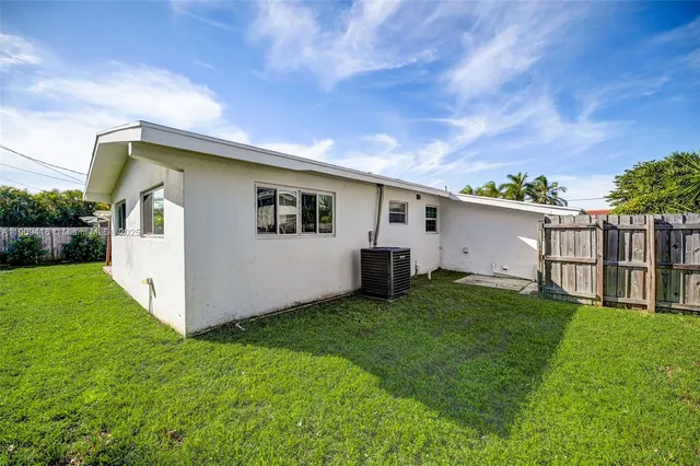 $4,750 | 20941 Northeast 25th Court, Miami, FL 33180