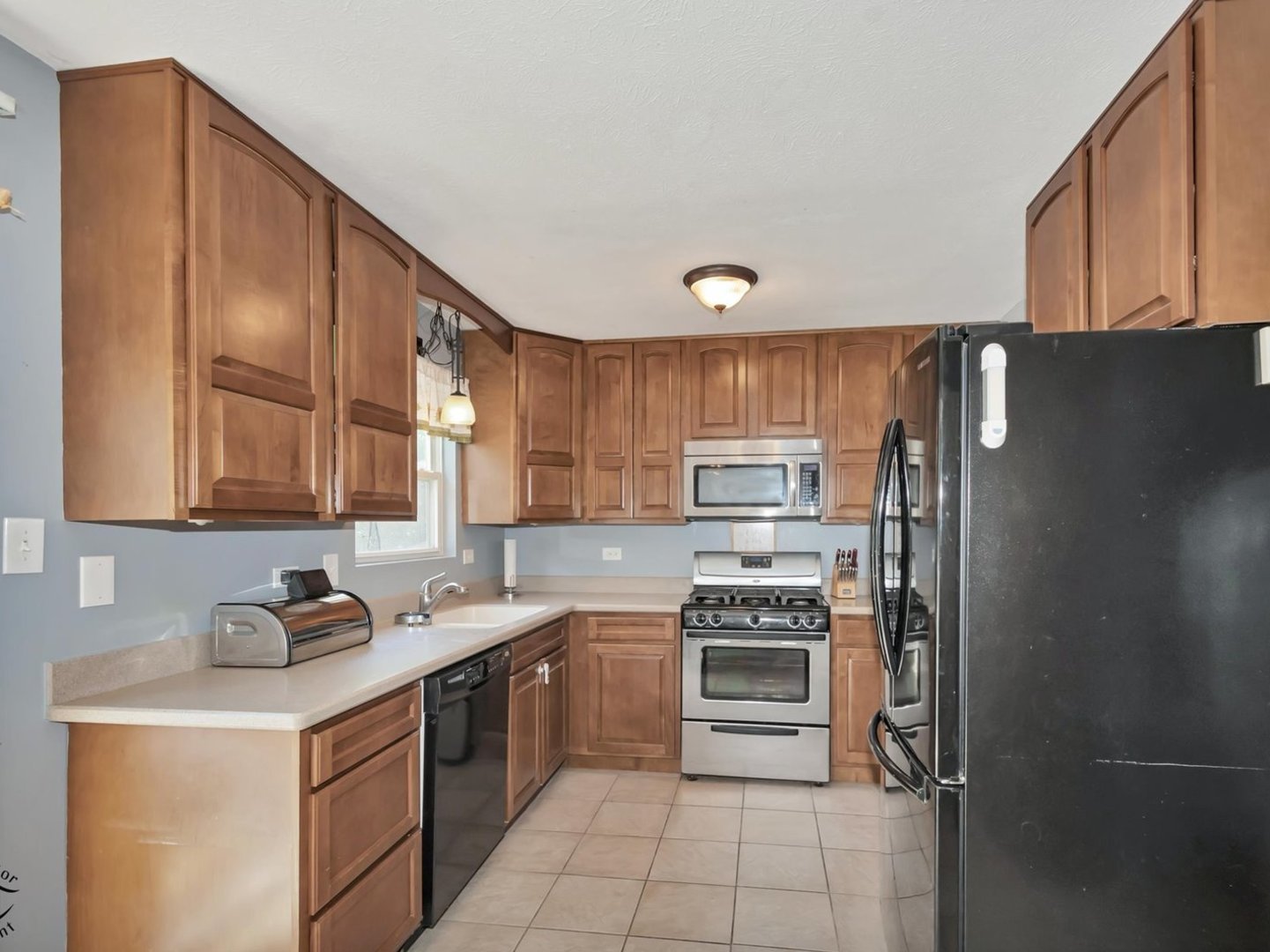 816 Addleman Street Joliet, IL 60431 - Photo 8 of 23