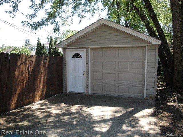 1997 Cambridge Road Berkley, MI 48072 - Photo 25 of 25 1-1/2 car detached garage