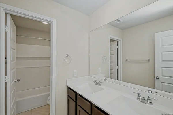 $2,195 | 5602 Daniel Way, St. Hedwig, TX 78152