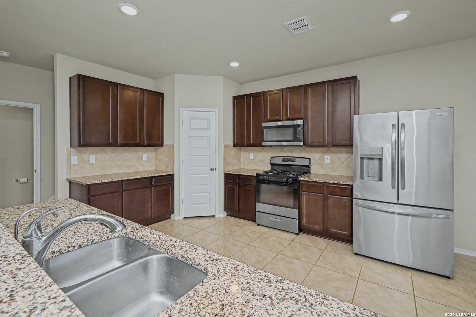 5602 Daniel Way St. Hedwig, TX 78152 - Photo 6 of 20