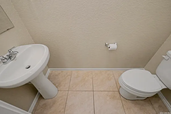 $2,195 | 5602 Daniel Way, St. Hedwig, TX 78152