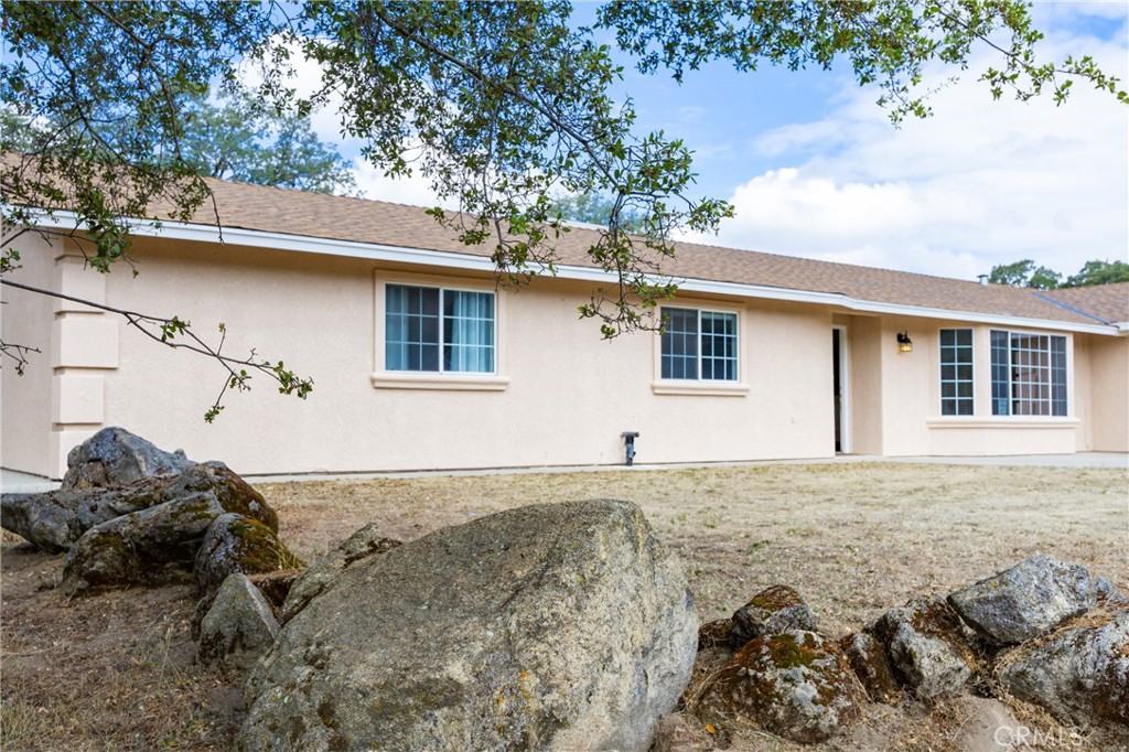 30142 Revis Road Coarsegold, CA 93614 - Photo 35 of 43 a view of a house with a tree