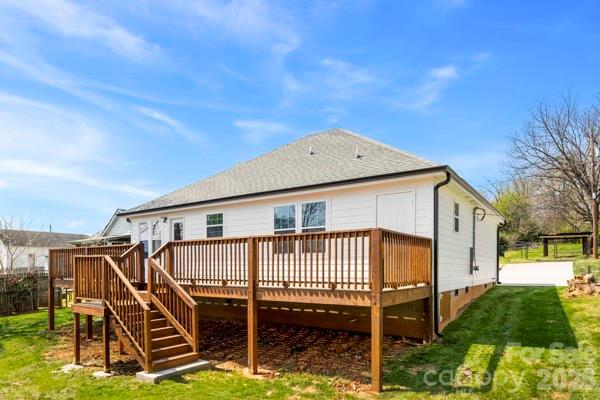 808 3rd Street Kings Mountain, NC 28086 - Photo 23 of 24 a front view of a house with a yard