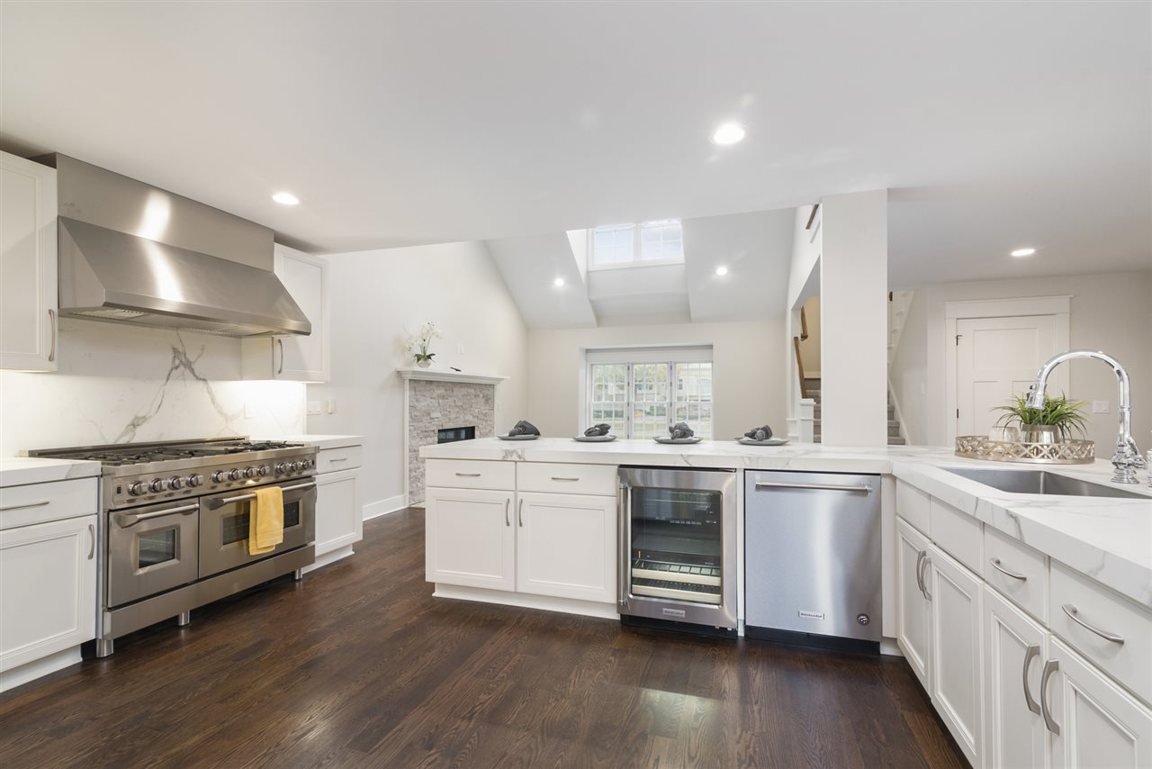 55 Renaud Road Grosse Pointe, MI 48236 - Photo 2 of 33 31393097-1.JPG