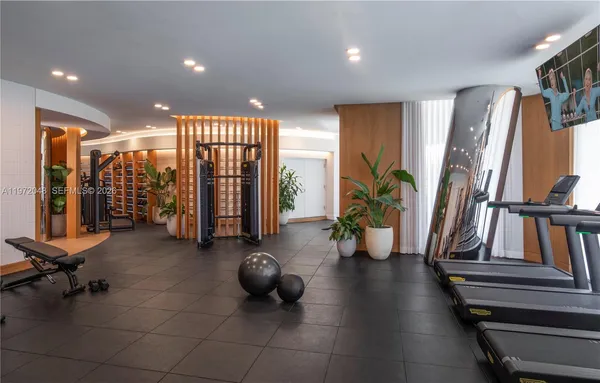 a view of an entryway with workspace